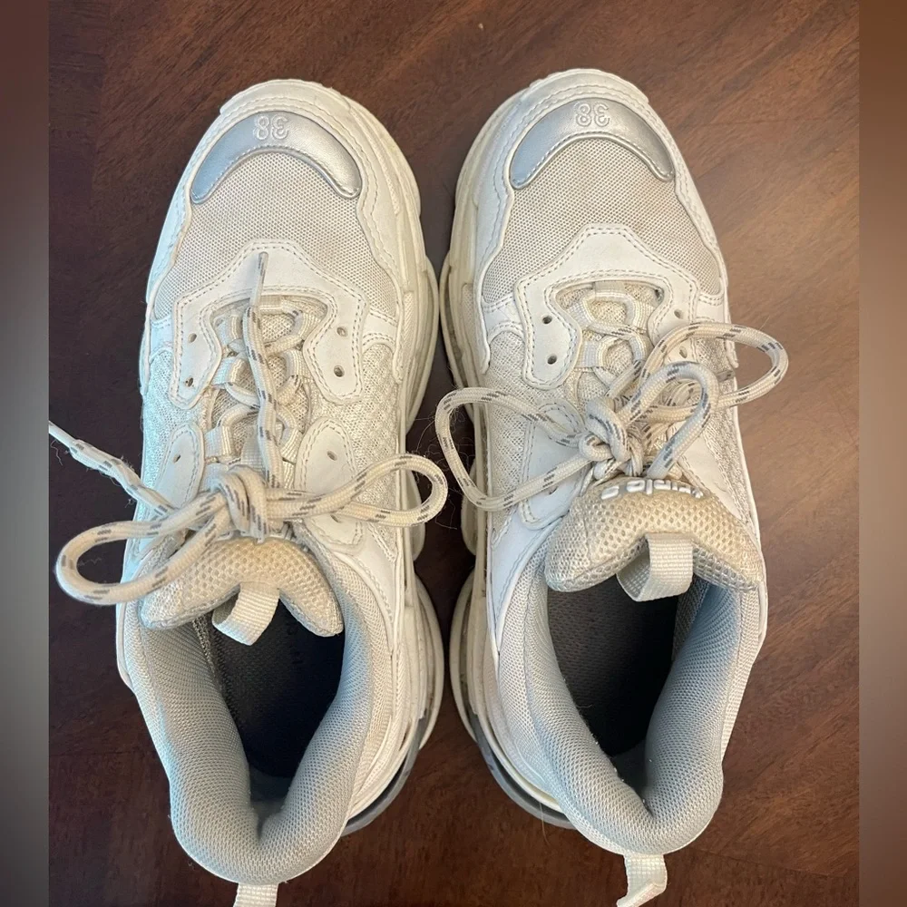 Balenziaga sneakers in great condition, paid over $1000 for them - Picture 2 of 10